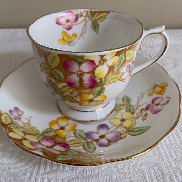 Royal Albert Clematis Cup & Saucer - Picture 1 of 2